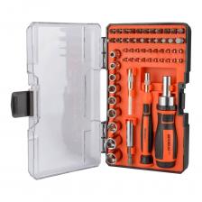 Набор сменных вставок-битов 1/4 и торцевых шестигранных головок профессионального уровня качества с трещоточной отвёрточной рукояткой, магнитным удлинителем и адаптером, с улучшенными прочностными характеристиками и увеличенным сроком службы. Отвёртка набора имеет анатомическую рукоятку с резиновым двухкомпонентным противоскользящим покрытием. Трещоточный механизм рукоятки изготовлен из CR-V инструментальной стали CRV6150 и обеспечивает пятикратно увеличенное значение скорости вращения стержня отвертки. Вставки изготовлены из улучшенной инструментальной стали S2, закалены до твёрдости не менее 55-60HRC и защищены от коррозии. Отвёртка и комплект вставок размещены в пластиковом кейсе. Поставляется в индивидуальной блистерной упаковке. Набор сменных вставок-битов 1/4 и торцевых шестигранных головок профессионального уровня качества с трещоточной отвёрточной рукояткой, магнитным удлинителем и адаптером, с улучшенными прочностными характеристиками и увеличенным сроком службы. Отвёртка набора имеет анатомическую рукоятку с резиновым двухкомпонентным противоскользящим покрытием. Трещоточный механизм рукоятки изготовлен из CR-V инструментальной стали CRV6150 и обеспечивает пятикратно увеличенное значение скорости вращения стержня отвертки. Вставки изготовлены из улучшенной инструментальной стали S2, закалены до твёрдости не менее 55-60HRC и защищены от коррозии. Отвёртка и комплект вставок размещены в пластиковом кейсе. Поставляется в индивидуальной блистерной упаковке.