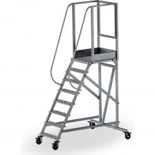 Разборная вышка-стремянка на колесах от компании “НТЦ” (ВСР-2,5 170 кг) – это мобильная алюминиевая конструкция с рабочей платформой для безопасного выполнения работ на высоте, предназначенная для складов, магазинов и ремонтных целей.Она состоит из алюминиевого профиля высокой прочности, противоскользящих ступеней и оборудована про резиновыми колесами д.125 мм со стопорами для удобного перемещения в пределах рабочей зоны. Разборная вышка-стремянка на колесах от компании “НТЦ” (ВСР-2,5 170 кг) – это мобильная алюминиевая конструкция с рабочей платформой для безопасного выполнения работ на высоте, предназначенная для складов, магазинов и ремонтных целей.Она состоит из алюминиевого профиля высокой прочности, противоскользящих ступеней и оборудована про резиновыми колесами д.125 мм со стопорами для удобного перемещения в пределах рабочей зоны.