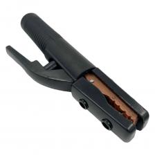 Электрододержатель 300А усиленный DIDSVU300 Diamond Industrial предназначен для надежной фиксации электрода диаметром до 5 мм и подвода к нему тока максимальной силой до 300 А во время сварочных работ. Рукоятка электрододержателя имеет удобное рифленое исполнение и выполнена из качественной ударопрочной пластмассы. Обе поверхности захвата захвата изготовлены из качественного омедненного сплава и имеют увеличенную (относительно стандартного исполнения) длину. На нижней поверхности имеются выемки, позволяющие контролировать положение и плотность зажима электрода. Мощная пружина обеспечивает прочность удержания электрода при любом его наклоне. Электрододержатель прост в использовании и прекрасно подходит для проведения сварочных работ, как в быту, так и на начальных уровнях коммерческого использования. Характеристики: Диаметр применяемых электродов: 2,0-5,0 мм Масса: 0.47 кг Максимальная сила сварочного тока (при ПВ 60%): 300 А Угол закрепления электрода: 0 - 180° Усилие прижатия электрода: 12.5-25 кгс Электрододержатель 300А усиленный DIDSVU300 Diamond Industrial предназначен для надежной фиксации электрода диаметром до 5 мм и подвода к нему тока максимальной силой до 300 А во время сварочных работ. Рукоятка электрододержателя имеет удобное рифленое исполнение и выполнена из качественной ударопрочной пластмассы. Обе поверхности захвата захвата изготовлены из качественного омедненного сплава и имеют увеличенную (относительно стандартного исполнения) длину. На нижней поверхности имеются выемки, позволяющие контролировать положение и плотность зажима электрода. Мощная пружина обеспечивает прочность удержания электрода при любом его наклоне. Электрододержатель прост в использовании и прекрасно подходит для проведения сварочных работ, как в быту, так и на начальных уровнях коммерческого использования. Характеристики: Диаметр применяемых электродов: 2,0-5,0 мм Масса: 0.47 кг Максимальная сила сварочного тока (при ПВ 60%): 300 А Угол закрепления электрода: 0 - 180° Усилие прижатия электрода: 12.5-25 кгс