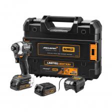 <p>Всемирно известный бренд DeWALT стал официальным партнером по поставке инструментов для команды McLaren Formula 1. В знак дружеских отношений компания DeWALT недавно выпустила лимитированную серию инструментов, в том числе винтоверт DCF85ME (на базе DCF850). Инструмент оформлен в стилистике McLaren под карбон, выглядит эффектно. В комплект входят два аккумулятора DCBP034ME PowerStack McLaren Edition 18V 1.7 Ач и зарядное устройство Compact. Набор поставляется в кейсе TSTAK черного цвета.<br><br>Импульсный шуруповерт DeWalt обладает компактными размерами, поэтому удобен для использования в ограниченных пространствах. Благодаря тангенциальному удару позволяет работать с прикипевшим крепежом. Трёхпозиционный переключатель режимов дает возможность выбрать оптимальное количество оборотов. Бесщёточный двигатель увеличивает время работы на одном цикле заряда до 50% и повышает мощность на 20% в сравнении с шуруповертами на щеточном моторе. Интеллектуальная схема защищает шуруповерт от перегрузки - он отключается.</p> <p>Всемирно известный бренд DeWALT стал официальным партнером по поставке инструментов для команды McLaren Formula 1. В знак дружеских отношений компания DeWALT недавно выпустила лимитированную серию инструментов, в том числе винтоверт DCF85ME (на базе DCF850). Инструмент оформлен в стилистике McLaren под карбон, выглядит эффектно. В комплект входят два аккумулятора DCBP034ME PowerStack McLaren Edition 18V 1.7 Ач и зарядное устройство Compact. Набор поставляется в кейсе TSTAK черного цвета.<br><br>Импульсный шуруповерт DeWalt обладает компактными размерами, поэтому удобен для использования в ограниченных пространствах. Благодаря тангенциальному удару позволяет работать с прикипевшим крепежом. Трёхпозиционный переключатель режимов дает возможность выбрать оптимальное количество оборотов. Бесщёточный двигатель увеличивает время работы на одном цикле заряда до 50% и повышает мощность на 20% в сравнении с шуруповертами на щеточном моторе. Интеллектуальная схема защищает шуруповерт от перегрузки - он отключается.</p>