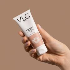 Парфюмированный крем для рук VLC Массажный уходовый крем-эксфолиант для рук и тела Oud wood, Bergamot, Sandal 75 Парфюмированный крем для рук VLC Массажный уходовый крем-эксфолиант для рук и тела Oud wood, Bergamot, Sandal 75