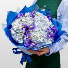 Букет живых цветов STUDIO FLORISTIC Букет из Ирисов и Гортензий «Тишина звёзд» Букет живых цветов STUDIO FLORISTIC Букет из Ирисов и Гортензий «Тишина звёзд»