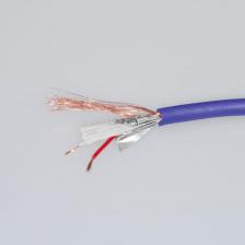 Микрофонный кабель 2x0,23 мм? предназначен для подключения микрофонной аппаратуры. Кабель имеет двойную экранировку, что обеспечивает защиту от электромагнитных помех. Внутренняя структура кабеля включает три слоя: первый состоит из 20 проводов из меди диаметром 0.12 мм каждый, покрытых поливинилхлоридом (ПВХ), второй также содержит 20 медных проводов диаметром 0.12 мм, но покрытых этиленвинилацетатом (ЭВА), третий слой состоит из 52 проводов из меди диаметром 0.1 мм. Кроме того, внутри кабеля находятся две параллельные линии из хлопчатобумажной нити (COTTON), а также алюминиевая фольга, которая служит дополнительным экраном. Внешний диаметр кабеля составляет 5,5 мм. Микрофонный кабель 2x0,23 мм? предназначен для подключения микрофонной аппаратуры. Кабель имеет двойную экранировку, что обеспечивает защиту от электромагнитных помех. Внутренняя структура кабеля включает три слоя: первый состоит из 20 проводов из меди диаметром 0.12 мм каждый, покрытых поливинилхлоридом (ПВХ), второй также содержит 20 медных проводов диаметром 0.12 мм, но покрытых этиленвинилацетатом (ЭВА), третий слой состоит из 52 проводов из меди диаметром 0.1 мм. Кроме того, внутри кабеля находятся две параллельные линии из хлопчатобумажной нити (COTTON), а также алюминиевая фольга, которая служит дополнительным экраном. Внешний диаметр кабеля составляет 5,5 мм.