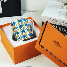 Креативная керамическая кружка для пары club, офисная чашка для чая, кофейная чашка, легкая роскошь, высокая эстетическая ценность, высококачественная чашка для питья Креативная керамическая кружка для пары club, офисная чашка для чая, кофейная чашка, легкая роскошь, высокая эстетическая ценность, высококачественная чашка для питья