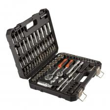 Набор укомплектован головками торцевыми, головками со вставками, удлинителем и флажковой трещоткой. Инструмент изготовлен из хромованадиевой инструментальной стали, закалён и защищён от коррозии хромовым защитно-декоративным покрытием. Набор упакован на пластиковом держателе.Ключи и головки имеют стандартные присоединительные квадраты 1/4. Набор укомплектован головками торцевыми, головками со вставками, удлинителем и флажковой трещоткой. Инструмент изготовлен из хромованадиевой инструментальной стали, закалён и защищён от коррозии хромовым защитно-декоративным покрытием. Набор упакован на пластиковом держателе.Ключи и головки имеют стандартные присоединительные квадраты 1/4.