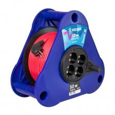 Удлинитель на катушке 50 метров на 4 гнезда. Новая катушка треугольной формы. Катушка выполнена из толстого и прочного пластика, благодаря чему, удлинитель обладает выдающимися характеристиками, а новая треугольная форма увеличивает практичность и функциональность. Кабель ПВС 2х2,5мм (без заземления). Максимальная мощность подключения 3500 Вт (16А) благодаря сечению провода 2,5 мм. Удлинители 16А подойдут для мощного прибора или инструмента, либо для одновременной работы нескольких инструментов средней мощности. Произведено в России. Удлинитель на катушке 50 метров на 4 гнезда. Новая катушка треугольной формы. Катушка выполнена из толстого и прочного пластика, благодаря чему, удлинитель обладает выдающимися характеристиками, а новая треугольная форма увеличивает практичность и функциональность. Кабель ПВС 2х2,5мм (без заземления). Максимальная мощность подключения 3500 Вт (16А) благодаря сечению провода 2,5 мм. Удлинители 16А подойдут для мощного прибора или инструмента, либо для одновременной работы нескольких инструментов средней мощности. Произведено в России.