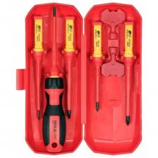 Изолированная отвертка VDE в рукоятке + конфигурация с пятью сменными битами Двойная композитная ручка длиной 107 мм из твердого и прочного полипропилена и приятной термопластичной резины Изолированные жала из стали CR-V 6150 Инновационная система монтажа и разборки Сертификат VDE, который подтверждает безопасность эксплуатации под напряжением до 1000 В переменного тока Соответствует требованиям стандарта EN 60900 Изолированная отвертка VDE в рукоятке + конфигурация с пятью сменными битами Двойная композитная ручка длиной 107 мм из твердого и прочного полипропилена и приятной термопластичной резины Изолированные жала из стали CR-V 6150 Инновационная система монтажа и разборки Сертификат VDE, который подтверждает безопасность эксплуатации под напряжением до 1000 В переменного тока Соответствует требованиям стандарта EN 60900