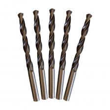 Спиральное сверло по металлу из быстрорежущей стали Р6М5 ИНСТРУМЕНТ - ЦЕНТР станет надежным инструментом для любых домашних и строительных задач. Оно обладает высокой механической прочностью и долговечностью, что обеспечивает стабильную работу даже при интенсивных нагрузках. Благодаря высокой красностойкости, сверло сохраняет свои свойства при нагреве, что важно при сверлении твердых материалов, таких как сталь и чугун.Универсальность сверла позволяет использовать его для работы с различными материалами, включая алюминий и медь. Угол заточки в 118 градусов обеспечивает эффективное сверление и минимальное сопротивление, что облегчает задачу как начинающим, так и опытным мастерам. Совместимость с шуруповертами, дрелями и сверлильными станками делает это сверло универсальным выбором для выполнения разнообразных проектов. Повышенная вязкость материала снижает риск поломки, делая сверло надежным помощником в любых ремонтных и строительных работах.Внимание, изображение товара может отличаться от реального! Верные параметры указаны в технических характеристиках товара. Спиральное сверло по металлу из быстрорежущей стали Р6М5 ИНСТРУМЕНТ - ЦЕНТР станет надежным инструментом для любых домашних и строительных задач. Оно обладает высокой механической прочностью и долговечностью, что обеспечивает стабильную работу даже при интенсивных нагрузках. Благодаря высокой красностойкости, сверло сохраняет свои свойства при нагреве, что важно при сверлении твердых материалов, таких как сталь и чугун.Универсальность сверла позволяет использовать его для работы с различными материалами, включая алюминий и медь. Угол заточки в 118 градусов обеспечивает эффективное сверление и минимальное сопротивление, что облегчает задачу как начинающим, так и опытным мастерам. Совместимость с шуруповертами, дрелями и сверлильными станками делает это сверло универсальным выбором для выполнения разнообразных проектов. Повышенная вязкость материала снижает риск поломки, делая сверло надежным помощником в любых ремонтных и строительных работах.Внимание, изображение товара может отличаться от реального! Верные параметры указаны в технических характеристиках товара.