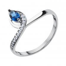 Серебряное кольцо с сапфиром и фианитами с родированием Серебряное кольцо с сапфиром и фианитами с родированием