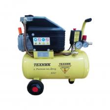 Компрессор ТЕХНИК КМ-2401 - воздушный масляный компрессор с прямым (коаксиальным) приводом, ресивер на 24 л, максимальным рабочим давлением 8 бар и частотой вращения двигателя 2850 об/мин предназначен для бытовых нужд. Модель мощностью 1,8 кВт и производительностью 242 л/мин может применяться для накачки велосипедных и автомобильных шин, детских бассейнов и спортивных мячей, и продувки небольших водопроводов на дачных участках, в ЖКХ. Основные рабочие детали из литых металлов (чугуна, алюминия, стали) отличаются прочностью и долговечностью. Компрессор защищен от перегрузок, короткого замыкания, высокой влажности и пыли, поэтому стабильно работает даже в сложных условиях. Колеса воздушного компрессора и рукоятка эргономичной формы позволяют с удобством перемещать устройство на небольшие расстояния. Манометр позволяет визуально контролировать давление на выходе и в ресивере. Компрессор ТЕХНИК КМ-2401 - воздушный масляный компрессор с прямым (коаксиальным) приводом, ресивер на 24 л, максимальным рабочим давлением 8 бар и частотой вращения двигателя 2850 об/мин предназначен для бытовых нужд. Модель мощностью 1,8 кВт и производительностью 242 л/мин может применяться для накачки велосипедных и автомобильных шин, детских бассейнов и спортивных мячей, и продувки небольших водопроводов на дачных участках, в ЖКХ. Основные рабочие детали из литых металлов (чугуна, алюминия, стали) отличаются прочностью и долговечностью. Компрессор защищен от перегрузок, короткого замыкания, высокой влажности и пыли, поэтому стабильно работает даже в сложных условиях. Колеса воздушного компрессора и рукоятка эргономичной формы позволяют с удобством перемещать устройство на небольшие расстояния. Манометр позволяет визуально контролировать давление на выходе и в ресивере.