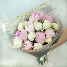 Букет живых цветов БУКЕТ МАРКЕТ ДАРИТЕ С УДОВОЛЬСТВИЕМ 15 пионов в бело-розовой гамме Букет живых цветов БУКЕТ МАРКЕТ ДАРИТЕ С УДОВОЛЬСТВИЕМ 15 пионов в бело-розовой гамме