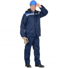 Куртка длинная, прямого силуэта, с притачной утеплённой подкладкой, с центральной потайной застежкой на петли и пуговицы, отложным меховым воротником, накладными нижними карманами, кулисой по талии, с пристегивающимся утепленным капюшоном. В куртке предусмотрен лента светоотражающая 50 мм. для обозначении сигнальной видимости. Куртка длинная, прямого силуэта, с притачной утеплённой подкладкой, с центральной потайной застежкой на петли и пуговицы, отложным меховым воротником, накладными нижними карманами, кулисой по талии, с пристегивающимся утепленным капюшоном. В куртке предусмотрен лента светоотражающая 50 мм. для обозначении сигнальной видимости.