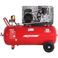 Компрессор REMEZAСБ4/С-50.АВ365A с поршневым блоком «AB365» относится к классу профессиональных поршневых компрессоров, которые широко используются в автосервисах, СТО, шиномонтажных центрах и мастерских.Двухцилиндровый поршневой блок позволяет обеспечить достаточную производительность для стабильной работы пневмоинструмента.Надежная система управления осуществляет контроль за работой компрессора и поддерживает необходимое давление.Благодаря объёмному ресиверу на 50 литров компрессор имеет значительный запас сжатого воздуха. Компрессор REMEZAСБ4/С-50.АВ365A с поршневым блоком «AB365» относится к классу профессиональных поршневых компрессоров, которые широко используются в автосервисах, СТО, шиномонтажных центрах и мастерских.Двухцилиндровый поршневой блок позволяет обеспечить достаточную производительность для стабильной работы пневмоинструмента.Надежная система управления осуществляет контроль за работой компрессора и поддерживает необходимое давление.Благодаря объёмному ресиверу на 50 литров компрессор имеет значительный запас сжатого воздуха.