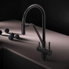 Встречайте долгожданное пополнение нашумевшей коллекции Func — кухонные смесители с оригинальными «фишками», характерными для всей коллекции. Дизайн, характерный только для премиум-сегмента, благодаря собственным дизайнерам бренда теперь представлен и в более доступной ценовой категории. Смеситель оснащён встроенным каналом для подачи питьевой воды. Чтобы получить питьевую воду, воспользуйтесь ручкой, расположенной с левой стороны корпуса; для обычной воды управляйте смесителем привычным образом.Гибкий излив смесителя позволяет справляться с любыми задачами и превращает его в по-настоящему профессиональный инструмент на вашей кухне.Функция EcoStart — стильное и экологичное решениедля вашего дома. При включении смесителя в центральном положении автоматически потечёт холодная вода. Для подачи горячей воды ручку нужно повернуть влево; поворот вправо заблокирован. Оптимизация диапазона движения ручки смесителя позволяет сократить нерациональный расход воды до 40% в месяц. Дополнительным преимуществом функции EcoStart является возможность установить смеситель вплотную к стене, что особенно важно в условии небольших кухонных пространств. Уникальная ручка в форме тонкого стика позволяет с легкостью управлять смесителем, превращая повседневные задачи в настоящее удовольствие.Эксклюзивное покрытие Everlast вдвое превышает отраслевые стандарты по прочности и износостойкости. Ювелирный блеск и долговечность покрытия достигаются по стандарту Chrome Plating Standard NSS 80H. Встречайте долгожданное пополнение нашумевшей коллекции Func — кухонные смесители с оригинальными «фишками», характерными для всей коллекции. Дизайн, характерный только для премиум-сегмента, благодаря собственным дизайнерам бренда теперь представлен и в более доступной ценовой категории. Смеситель оснащён встроенным каналом для подачи питьевой воды. Чтобы получить питьевую воду, воспользуйтесь ручкой, расположенной с левой стороны корпуса; для обычной воды управляйте смесителем привычным образом.Гибкий излив смесителя позволяет справляться с любыми задачами и превращает его в по-настоящему профессиональный инструмент на вашей кухне.Функция EcoStart — стильное и экологичное решениедля вашего дома. При включении смесителя в центральном положении автоматически потечёт холодная вода. Для подачи горячей воды ручку нужно повернуть влево; поворот вправо заблокирован. Оптимизация диапазона движения ручки смесителя позволяет сократить нерациональный расход воды до 40% в месяц. Дополнительным преимуществом функции EcoStart является возможность установить смеситель вплотную к стене, что особенно важно в условии небольших кухонных пространств. Уникальная ручка в форме тонкого стика позволяет с легкостью управлять смесителем, превращая повседневные задачи в настоящее удовольствие.Эксклюзивное покрытие Everlast вдвое превышает отраслевые стандарты по прочности и износостойкости. Ювелирный блеск и долговечность покрытия достигаются по стандарту Chrome Plating Standard NSS 80H.