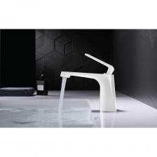 Смеситель для раковины из серии CRISTAL излучает чистую элегантность. Необычная игра форм и тонкие грани искусно завершают образ вашей ванной комнаты. Комфортная высота смесителя обеспечивает удобство и приятные ощущения во время ежедневных гигиенических процедур. Плавно работающий керамический картридж и излив с аэратором всегда обеспечат оптимальный поток воды для получения четкой струи воды. Фабрика MILLEAU использует передовые технологии и высококачественные материалы для производства смесителей и душевых систем, обеспечивая высокое качество, долгий срок службы и безопасность продукции. Изделия фабрики имеют антикоррозионное гальваническое покрытие, устойчивое к износу и сохраняющее яркость цвета. Аэратор и керамические картриджи в комплекте способствуют снижению расхода воды, защите от брызг, шумоподавлению и плавному регулированию температуры и напора струи. Смеситель для раковины из серии CRISTAL излучает чистую элегантность. Необычная игра форм и тонкие грани искусно завершают образ вашей ванной комнаты. Комфортная высота смесителя обеспечивает удобство и приятные ощущения во время ежедневных гигиенических процедур. Плавно работающий керамический картридж и излив с аэратором всегда обеспечат оптимальный поток воды для получения четкой струи воды. Фабрика MILLEAU использует передовые технологии и высококачественные материалы для производства смесителей и душевых систем, обеспечивая высокое качество, долгий срок службы и безопасность продукции. Изделия фабрики имеют антикоррозионное гальваническое покрытие, устойчивое к износу и сохраняющее яркость цвета. Аэратор и керамические картриджи в комплекте способствуют снижению расхода воды, защите от брызг, шумоподавлению и плавному регулированию температуры и напора струи.