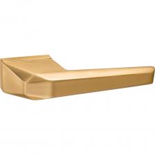 Дверная ручка РЕНЦ выполнена из сплава ЦАМ (цинк-алюминий-медь), который отличается особой прочностью и высокой степенью стойкости нанесенного на него гальванического покрытия. Аналики подсчитали, что по стоимости дня использования ручки из этого сплава наиболее оптимальны и выгодны. ВАЖНЫЕ ТЕХНИЧЕСКИЕ ОСОБЕННОСТИ ДВЕРНЫХ РУЧЕК РЕНЦ Ручка плотно держится на двери и не разбалтывается на протяжении всего срока использования благодаря особой запатентованной конструкции соединительного стержня, на котором крепятся ручки (№ патента 139359). Ручка никогда не провиснет и не повредит полотно двери даже при интенсивной эксплуатации благодаря использованию в конструкции закаленной пружины. * Покрытие ручки и ее конструктив останутся в идеальном состоянии на протяжении всего срока эксплуатации благодаря многоступенчатой системе контроля качества производственных процессов и трехэтапной отбраковке. Дверная ручка РЕНЦ выполнена из сплава ЦАМ (цинк-алюминий-медь), который отличается особой прочностью и высокой степенью стойкости нанесенного на него гальванического покрытия. Аналики подсчитали, что по стоимости дня использования ручки из этого сплава наиболее оптимальны и выгодны. ВАЖНЫЕ ТЕХНИЧЕСКИЕ ОСОБЕННОСТИ ДВЕРНЫХ РУЧЕК РЕНЦ Ручка плотно держится на двери и не разбалтывается на протяжении всего срока использования благодаря особой запатентованной конструкции соединительного стержня, на котором крепятся ручки (№ патента 139359). Ручка никогда не провиснет и не повредит полотно двери даже при интенсивной эксплуатации благодаря использованию в конструкции закаленной пружины. * Покрытие ручки и ее конструктив останутся в идеальном состоянии на протяжении всего срока эксплуатации благодаря многоступенчатой системе контроля качества производственных процессов и трехэтапной отбраковке.