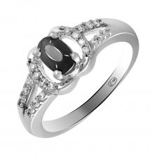 Серебряное кольцо с сапфиром и фианитами с родированием Серебряное кольцо с сапфиром и фианитами с родированием