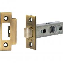 Защелка VЕTTORE C-03B 100 AB бронза 20008 предназначена для установки на деревянные межкомнатные двери, двери в санузел и ванную комнату в комплекте с раздельной ручкой без дополнительной фиксации. Защелка оснащена кевларовым язычком (высокопрочный пластик). Сторона открывания: универсальная. Сечение под соединительный квадрат: 8х8 мм. Дополнительная фиксация: отсутствует. Защелка VЕTTORE C-03B 100 AB бронза 20008 предназначена для установки на деревянные межкомнатные двери, двери в санузел и ванную комнату в комплекте с раздельной ручкой без дополнительной фиксации. Защелка оснащена кевларовым язычком (высокопрочный пластик). Сторона открывания: универсальная. Сечение под соединительный квадрат: 8х8 мм. Дополнительная фиксация: отсутствует.