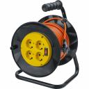 Силовой удлинитель Navigator серии NPE предназначен для подключения к электрической сети переменного тока напряжением 230 В и частотой 50 Гц электрических приборов и оборудования. Идеально подходит для подключения строительных, садовых и монтажных инструментов, обеспечивают мобильность на расстоянии до 50 м от стационарной розетки. Незаменим на стройке, садовом участке, съемочной площадке, в парках с аттракционами и т. п. Устойчивая стальная рама c прорезиненной эргономичной ручкой для переноски. Катушка из полипропилена с рукояткой для сматывания кабеля. Прочный и гибкий ПВС провод ГОСТ 7399-97. Литая неразборная вилка для безопасного соединения. Подключение от 1 до 4 электроприборов одновременно. Термовыключатель (автоматический предохранитель) для защиты удлинителя от перегрева при превышении мощности нагрузки. Максимальная нагрузка в размотанном/смотанном виде 2200/1100 Вт. Срок службы 10 лет.