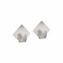 Крючок подойдет для размещения полотенец, халатов и другой текстильной продукции. Самоклеящаяся основа надежно удерживает его на поверхности. Поможет быстро и удобно организовать пространство.