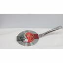 Адаптер для индукционной плиты представляет собой диск толщиной 3,0 мм, состоящий из нескольких слоев - нержавеющая сталь покрывает с двух сторон центральную часть из алюминия.По характеристикам, адаптер выполнен как трехслойное капсулированное дно индукционной посуды, что обеспечивает генерацию тепла внутри адаптера и делает любую посуду пригодной для использования на индукционной плите.Использование адаптера избавляет от необходимости подбирать посуду специально для индукционных плит - теперь можно использовать любые сковороды и кастрюли, не теряя при этом отличительных особенностей приготовления продуктов на индукционной плите.даптер для индукционной плиты предназначен для использования со всеми сковородами и кастрюлями, не предназначенными для использования на индукционных варочных поверхностях. Диаметр: 24 см; Толщина диска: 3 мм.; Материал: нержавеющая сталь; Удобная ручка.