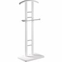 Строгая костюмная вешалка в спальню, прихожую, кабинет Очень устойчивая конструкция, натуральные материалы, компактная упаковка Много дополнительных перекладин для галстука, платка, шарфа Размер плечиков ориентирован на мужской костюм Идеальный подарок для делового человека, для любого мужчиныМАТЕРИАЛЫ: ст.труба, МДФ, шпон березы, эмаль, лак УПАКОВКА:108х31,5х8см., 1 место