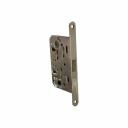 Защелка сантехническая РЕНЦ с корпусом из оцинкованной стали, межосевое расстояние 96 мм, бэксет 50 мм, снабжена отверстиями под стяжные винты. Планка из оцинкованной стали с устойчивым гальваническим покрытием, язычок магнитный в прочном полиамидном корпусе. Магнитный язычок обеспечивает бесшумное закрывание двери. Защелка универсальная, подходит для дверей правого и левого открывания. Ресурс работоспособности - 250 000 циклов открываний-закрываний, что эквивалентно 27 годам использования.