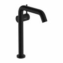 Смеситель для раковины Hansgrohe Tecturis S CoolStart EcoSmart 73370670 - это высококачественный продукт от известного немецкого бренда Hansgrohe. Смеситель оснащен ComfortZone 240, что обеспечивает комфортное использование и удобство в эксплуатации. Высота излива составляет 230 мм, что позволяет удобно умываться и мыть руки. Смеситель оборудован обычной струей, что делает его простым и надежным в использовании. Керамический узел смешивания обеспечивает долговечность и надежность работы смесителя. Смеситель подходит для проточных водонагревателей, что делает его удобным для использования в различных условиях. Сливной клапан Push-Open G 1 1/4 " изготовлен из металла, что гарантирует его долговечность и надежность. Смеситель имеет гибкую подводку, что облегчает его установку и позволяет избежать проблем с подключением.