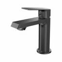 Элегантность в черном: Смеситель TOKITO TOK-AMA-1014BL для вашей раковины. TOK-AMA-1011BL от TOKITO - сочетание элегантности и функциональности. Ключевые преимущества: Изготовлен из прочной латуни с черным покрытием Керамический картридж обеспечивает плавную регулировку Водосберегающий аэратор для экономии воды Современный дизайн подходит к любому интерьеру ванной Гарантия до 7 лет от производителя Технические характеристики: Общая высота: 160 мм Высота излива: 100 мм Длина излива: 101 мм Монтаж: на одно отверстие Тип подводки: гибкая G1/2" Этот черный кран для раковины станет стильным акцентом в вашей ванной комнате. Он сочетает в себе надежность японского качества и современный дизайн. Черное покрытие не только выглядит элегантно, но и устойчиво к царапинам и коррозии.  