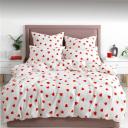 Комплект постельного белья Guten Morgen - идеальный выбор для тех, кто ценит комфорт и качество. Изготовлен из 100% хлопка, что делает его мягким и приятным на ощупь. Бязь отличается хорошей воздухопроницаемостью, что позволяет коже дышать и предотвращает потливость. Благодаря своей плотной структуре, ткань обладает высокой износостойкостью и долговечностью. Белье из бязи легко стирается и быстро сохнет, что упрощает уход за ним.