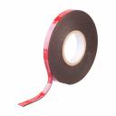 Лента надежно склеивает различные детали и предметы. Устойчив к влаге, высоким нагрузкам и прямым солнечным лучам. Отличается высокой герметичностью и прочностью благодаря акриловым полимерам с закрытыми ячейками. Лента фиксируется на поверхностях из керамики, стали, пластика, алюминия, стекла и дерева. Также крепится к ABS-пластику, полипропилену, полиэтилену и металлам, окрашенным порошковой краской (пред нанесением обязательно используйте салфетку с активатором адгезии). Подходит для установки декоративных элементов на автомобилях, а также для крепления спойлеров, расширителей арок, молдингов, обвесов, дефлекторов и т.д. Оптимальная температура нанесения от +15°С до +35°С. Температура склеиваемых поверхностей: +10°С - +15°С. Не наносить ленту при температуре ниже +10°С и влажности выше 70%. Способ установки: очистите, обезжирьте и просушите поверхность (для улучшения склеивания используйте салфетку с активатором адгезии); рекомендуется зашлифовать поверхность абразивом, чтобы убрать грязь, окись, неровности и увеличить поверхность для лучшей адгезии; нанесите ленту на одну из поверхностей, не снимая защитную пленку (лайнер); плотно прижмите ленту (проведите валиком для лучшего прилегания и удаления пузырьков воздуха); снимите лайнер и приложите склеиваемую поверхность; снова надавите на склеиваемые детали. При комнатной температуре 50% прочности достигается через 20 минут, 90% через 24 часа, 100% через 72 часа. Является аналогом монтажной двусторонней ленты 3М GT6008F