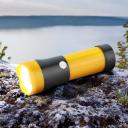 Светодиодный ручной фонарь ТРОФИ TB4L 4LED на батарейках мощный яркий 3xAAA Б0025679 - компактный и простой в применении LED-фонарь c четырьмя яркими светодиодами. Корпус изготовлен из ударопрочного пластика. Фонарь выполнен в удачном сочетании контрастных цветов - чёрного и оранжевого. Компактный и простой в применении светодиодный фонарь станет отличным помощником в поездках, на рыбалке или охоте. Он также идеален для использования в быту, когда нужно что-то оперативно подсветить. Яркие оранжевые детали корпуса делают устройство заметным и дают позитивный настрой. В устройстве установлены современные светодиоды, которые не перегорают, не тускнеют со временем и не требуют замены. LED-элементы в количестве 4 штук обеспечивают очень яркий и при этом ровный свет. Дальность светового луча - 35 метров. Фонарь работает от 3 мизинчиковых батареек (ААA). Одного комплекта алкалиновых элементов питания хватает на 3 часа непрерывной работы. Корпус изготовлен из ударопрочного материала - не подвержен механическим повреждениям при ударах и падениях.