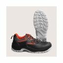 Материал верха обуви - натуральная кожа с отделкой из современных обувных материалов, что обеспечивает необходимые защитные функции обуви и значительно уменьшает массу.Внутренний поликарбонатный подносок данной модели, выдерживает нагрузку до 200 Дж. Подошва двухслойная ПУ-ТПУ - маслобензостойкая (МБС), кислотощелочестойкая (КЩС), устойчива к воздействию агрессивной среды - масел, нефтепродуктов, щелочей концентрациями до 20%. Промежуточный слой из полиуретана обладает амортизирующими свойствами, гасит ударные нагрузки, а также придает обуви легкость, комфортность и повышенные теплозащитные свойства. Ходовой слой изготовлен из износостойкого термопластичного полиуретана ТПУ с улучшенным сопротивлением скольжению, обладающего стойкостью к деформациям и стиранию.Глухой клапан исключает попадание внутрь влаги, пыли и мелких предметов.Объемная колодка специальной конструкции дает возможность работать целый день, не испытывая дискомфорта и усталости.