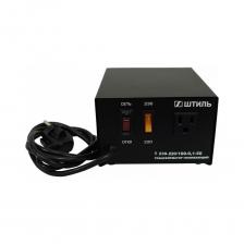 Полный трансформатор Штиль ОСМ 0,1 кВА, в черном корпусе Т 230-220/СТО-0,1-50 ч/к предназначен для электропитания приборов, аппаратуры и устройств переменным током напряжением 100 В от стандартной электросети с напряжением 220 В или 230 В. Трансформатор обеспечивает гальваническую развязку цепи нагрузки от питающей сети. Такой трансформатор выполняет функцию фильтра импульсных помех, возникающих в питающей сети. Основное назначение - питание аппаратуры высококачественного звуковоспроизведения с номинальным напряжением 100 В.  Изделие представляет собой понижающий однофазный преобразователь напряжения, состоящий из следующих основных частей: металлический корпус понижающий трансформатор на тороидальном сердечнике автоматический выключатель "СЕТЬ" переключатель "220-230 В", позволяющий выбрать напряжение сети одна розетка американского стандарта для подключения нагрузки на 100 Вольт сетевой шнур с евровилкой