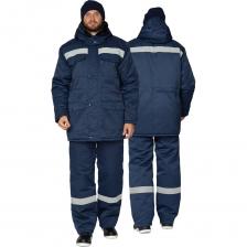 Костюм мужской утепленный "Мастерок 2" выполнен в современном дизайне. Модель относится ко 2-му классу защиты — III климатическому поясу (регион II). Она подходит для работы на различных производствах, а также в коммунальной, строительной и других сферах. Спецодежда с заключением Минпромторга соответствует современным стандартам. Костюм обеспечит комфорт и обеспечивает защиту от различных факторов. Меховой воротник, специальная планка на кнопках на куртке, что обеспечивает дополнительную защиту от ветра; Куртка: прямого силуэта, с меховым воротником, с центральной застёжкой на молнию и ветрозащитной планкой на кнопках. Рукава с внутренними трикотажными манжетами. По линии талии куртка регулируется по объёму благодаря кулиске. Капюшон: утеплённый, съёмный. Подбородочная часть капюшона широкая, застёгивается на две кнопки. Полукомбинезон: прямого кроя; центральная застёжка на двухзамковую молнию, закрытую планкой; регулируемые бретели с пряжками. Сзади по линии талии эластичная лента, которая обеспечивает оптимальное прилегание. На бретелях полукомбинезона предусмотрена эластичная тесьма для регулирования длины и возможности ношения при спаренных размерах и ростах. Карманы. Куртка: 2 верхних и 2 нижних накладных кармана с клапанами на кнопках; внутренний накладной карман, застёгивающийся на контактную ленту. Полукомбинезон: передние боковые карманы с наклонной линией входа. Сигнальные элементы: СОП 50 мм.