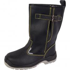 Сапоги данной серии обеспечивают защиту от нефти, нефтепродуктов, механических воздействий, растворов КЩС до 20% и общих производственных загрязнений при пониженных температурах. Сапоги изготавливаются из натуральной кожи (юфть) 1,6-1,8 мм с отделкой из современных обувных материалов микрофибры. Подклада выполнена из искусственного меха. Слой из полиуретана и пятка обуви обладает амортизирующими свойствами, гасит ударные нагрузки, а также обеспечивает легкость и комфортность обуви. Ходовой слой изготовлен из износостойкого термополиуретана с характеристиками и температур (от –40 до +120 °С). Термополиуретан термопластичен, имеет свойства улучшенного сопротивления скольжению, стойкостью к деформациям и истиранию. Для защиты от ударов применяется внутренний защитный носок из металла ударной прочностью 200 Дж (Мун 200).