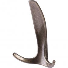 Удобный трёхрожковый крючок в минималистком стиле. Два маленьких рожка предназначены для верхней одежды, большой – для головного убора.