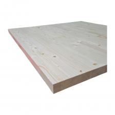 Лестничная разворотная площадка из хвои — это изысканный и теплый элемент лестничной конструкции, который добавляет интерьеру природную гармонию и уют. Натуральное дерево, богатое теплыми оттенками и изящной текстурой хвойных пород, словно впитывает свет, создавая ощущение мягкости и комфорта. Детали, подчеркивающие эстетику: Фактура: Живой рисунок годовых колец и тонкий древесный аромат наполняют пространство природной свежестью. Цвет: Светло-золотистый оттенок сосны или более благородный бежево-серый тон ели органично вписываются как в современный минимализм, так и в уютный деревенский стиль. Обработка: Покрытая прозрачным лаком, маслом или воском, поверхность площадки излучает мягкий блеск, сохраняя природную красоту дерева. Ощущения: Идя по такой площадке, чувствуешь тепло под ногами, которое не сравнится с холодом камня или металла. Массивные доски придают ощущение надежности и безопасности, а плавный разворот лестницы позволяет с легкостью сменить направление движения.