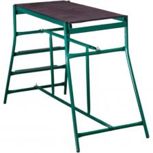 Основные характеристики: Оптимальная высота: Высота столика составляет 0.90 метра, что обеспечивает комфортное рабочее положение, снижая нагрузку на спину и позволяя работать без лишнего напряжения. Просторная рабочая площадка: Широкая рабочая площадка размером 0.5 метра в ширину и 1.02 метра в длину предоставляет достаточно места для размещения инструментов, красок, валиков, кистей и других необходимых материалов. Вы сможете организовать свое рабочее пространство максимально эффективно. Надежная конструкция: Столик изготовлен из высококачественной фанеры толщиной 10 мм, что гарантирует его прочность и долговечность. Продуманная конструкция обеспечивает устойчивость даже при максимальной нагрузке. Высокая грузоподъемность: Максимальная нагрузка на столик составляет 200 кг, что позволяет безопасно размещать на нем тяжелые ведра с краской, строительные смеси и другое оборудование. Удобство транспортировки: При весе всего 14 кг, столик легко перемещать по рабочей зоне и транспортировать к месту проведения работ. Преимущества использования: Повышение производительности: Удобное расположение материалов и инструментов под рукой значительно ускоряет процесс работы. Снижение утомляемости: Эргономичная высота столика позволяет работать в комфортном положении, минимизируя усталость. Безопасность: Прочная конструкция и огнебиозащита гарантируют безопасное использование. Универсальность: Идеально подходит для покраски стен, потолков, нанесения штукатурки, поклейки обоев и других отделочных работ.