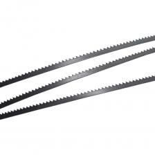 ОписаниеЛенточное полотно BELMASH 4x0,6-18TPI x 1511предназначено для установки на ленточнопильный станокBELMASH WBS-228P. Это полотно изготовлено из высококачественной инструментальной углеродистой стали. Его зубья прошли процедуры заточки, развода и закалки. Стандартный шаг зубьев упрощает процесс их повторной заточки. Особенностивысокая прочность: полотно прошло процессы закалки, что обеспечивает его долговечность и устойчивость к износуострые зубья: специальная заточка зубьев гарантирует чистый и ровный резуниверсальность: полотно подходит для работы с твёрдой и мягкой древесиной, пластиком и цветным металломпростота в использовании: полотно легко устанавливается на ленточнопильный станок и не требует сложного обслуживания. Характеристики Ширина полотна пилы 4 мм Длина полотна пилы 1511 мм Толщина 0.6 мм Шаг зубьев постоянный 18 шт./дюймВнимание, изображение товара может отличаться от реального! Верные параметры указаны в технических характеристиках товара.