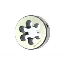 Плашка предназначена для нарезания метрической резьбы. Инструмент выполнен из высококачественной и прочной стали, благодаря чему отличается долговечностью и способностью долго сохранять остроту режущей кромки. Плашка легко устанавливается в плашкодержатель необходимого размера. Внимание! Иллюстративное фото! Параметры товара указаны в таблице технических характеристик.