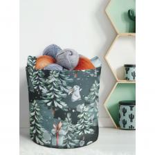 Декоративная корзина-кашпо JOYARTY войлок, с принтами "зайчик в зимней сказке", 27 л planta_419845_7 отлично подойдет для хранения вещей и организации порядка в доме. В нее можно сложить домашний текстиль, белье, одежду, детские игрушки и прочие домашние мелочи. Любители больших домашних растений могут использовать изделие как декоративное кашпо. Корзина сохраняет форму благодаря плотной ткани (искусственный войлок, состав - полиэстер 100%, плотность - 211 г/кв.м), а с помощью двух ручек ее можно переносить в любое удобное место. Ручки изделия выдерживают большую нагрузку, даже если сложить в нее овощи и фрукты. В зависимости от цветопередачи экрана монитора, яркость рисунка может отличаться от изображения на сайте. Допустимо отклонение в размере в пределах 2-3 см.