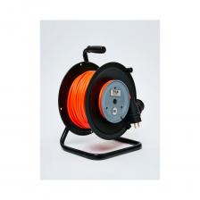 Силовой удлинитель на садовой катушке ТОРЭЛЕКТРО - это идеальное решение для использования электроприборов в саду и на даче. С его помощью вы сможете подключить к электросети различные устройства. Выносная розетка позволят подключать электроприборы удаленно, без перемещения самой катушки.В производстве кабеля используется только высококачественная медь. Подсоединение всех элементов выполнены с наконечниками НШВИ (обжим кабеля).Внимание: всегда перед использованием разматывайте кабель на всю длину!