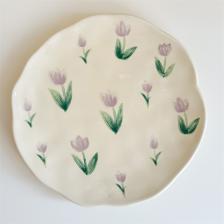 Керамические блюдца с цветочным узором