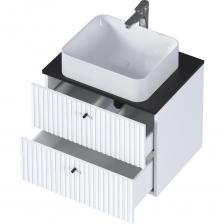 Тумба Desire – изящное решение для интерьера ванной комнаты. Рельефный фасад создает ритмичную игру света и теней. Черные ручки-кнопки контрастируют с белым фасадом и подчеркивают её современный дизайн. Тумба с двумя просторными выдвижными ящиками обеспечивают удобное хранение различных предметов. Desire станет отличным дополнением к ванной комнате, сочетая в себе функциональность и элегантный дизайн. Материал фасада – МДФ фрезерованный, покрытый эмалью. Корпус из МДФ, облицованной пленкой ПВХ. Благодаря этому тумба сохранит первозданный вид в условиях повышенной влажности ванной комнаты. В выдвижных ящиках поместятся все необходимые принадлежности: средства личной гигиены, косметика, даже бытовая химия. Стильные ручки и накладная раковина дополняют тумбу и подчеркивают характер модели. Подвесной тип монтажа облегчает уборку, открывают доступ для робота-пылесоса. Тумба оснащена надежными направляющими Quadro и навеской SCARPI обеспечивающие плавное закрывание выдвижного ящика.