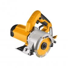 Ручная дисковая пила по камню и керамике LEIYA LY-Q1102 — Высочайшая точность резки для профессионалов!Перед вами не просто пила, а мощный и точный инструмент, созданный для безупречной работы с керамической плиткой, керамогранитом, натуральным камнем и другими твердыми материалами. Мощный двигатель и высокая скорость вращения обеспечивают идеально ровный и чистый рез без сколов, превращая сложную задачу в легкий и быстрый процесс.Ключевые преимущества и характеристики:Мощный двигатель 1350 Вт: Обеспечивает стабильную работу даже под высокой нагрузкой, легко справляется с резкой самого твердого керамогранита и натурального камня.Высокая скорость 13 500 об/мин: Максимальная чистота реза. Минимальное количество сколов на кромке материала, что экономит ваше время на последующую обработку и доводку.Диаметр диска 110 мм: Оптимальный размер для большинства задач: от подрезки плитки у стен до создания сложных фигурных резов.Плавный пуск и защита от перегрузки: Продлевает срок службы инструмента и диска, обеспечивает безопасность и комфорт при работе, предотвращая резкие рывки в начале работы.Параллельный упор и система регулировки глубины: Обеспечивают невероятную точность и повторяемость резов, позволяя идеально ровно отрезать как узкие, так и широкие заготовки.Профессиональное применение:Укладка плитки: точная подрезка керамической плитки, керамогранита у углов, труб и плинтусов.Работа с камнем: резка плит из натурального и искусственного камня.