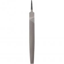 Напильник используется для шлифовки и обработки различных материалов, таких как дерево, металл или пластик. Он состоит из длинного металлического полотна с насечками, расположенными на одной или обеих сторонах. Инструмент изготовлен из высококачественной инструментальной стали 60 HRC. Инструмент используется для чистки контактов, снятия заусенцев, обработки различных поверхностей. Использование напильника может быть полезно при работе над проектами деревообработки, создании мебели, изготовлении или ремонте металлических конструкций, а также для обработки пластиковых деталей. Напильник может также использоваться для удаления ржавчины или острого края с поверхности материала.