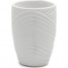 Керамический стакан для зубных щеток «Shell» – стильный и практичный аксессуар для ванной комнаты. Вместительность стакана позволяет разместить в нем зубные щетки всех членов семьи. Стакан для щеток легко мыть, он не впитывает воду и устойчив к влаге. Новый стакан освежит ванную комнату, добавит стиля и утонченности. Стакан для щеток будет гармонично смотреться с дозатором, мыльницей и ершиком из коллекции «Shell». Купить аксессуары для ванной комнаты можно в квартиру, загородный дом, офис или в подарок близкому человеку.