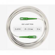 Патч-корд оптический ШОС SC/APC-SC/APC SM G.657A1 (9/125) Simplex 2,0 мм LSZH KSC LIGHT PON - 15 м Абонентский оптический соединительный патч-корд KSC LIGHT PON представляет собой отрезок волоконно-оптического кабеля (волокно G.657A1, соответствующее требованиям ITU-T), оконеченного с двух сторон коннекторами SC/APC (с угловой полировкой). Оболочка патч-кордов изготавливается из прочного, гибкого и лёгкого материала LSZH (Low Smoke Zero Halogen). Оболочка кабеля выполнена таким образом, чтобы не сжиматься в "морщину" при изгибах патч-корда, тем самым не создавая дополнительные вносимые потери при работе патч-корда. Абонентский оптический патч-корд предназначен для соединения телекоммуникационного оборудования между собой. В частности, абонентский оптический патч-корд используется для подключения абонентского устройства ONU - Optic Network Unit к головному устройству провайдера OLT (OLT - Optical Line Terminal, терминал оптической линии). Коммутация абонентского патч-корда, как правило, происходит при помощи межэтажной оптической коробки (ОРК) и оптических разветвителей линий связи (PLC/FBT), устанавливаемых непосредственно в ОРК.