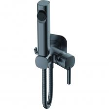 Гигиенический душ Haiba - идеальное решение для поддержания чистоты и свежести в вашей ванной комнате. Выполнен из высококачественной латуни, что гарантирует его прочность и долговечность. Встроенный керамический картридж обеспечивает плавную и надежную регулировку температуры воды. Длинный 120-сантиметровый шланг позволяет свободно перемещаться и комфортно использовать гигиенический душ. Однорежимная лейка изготовлена из прочного ABS-пластика, что делает ее легкой и простой в уходе. Благодаря компактным размерам и простому дизайну, гигиенический душ легко вписывается в любой интерьер ванной комнаты. В комплекте с душем идут эксцентрики, которые помогут быстро и легко установить его на стену. Гигиенический душ Haiba станет незаменимым помощником в вашей ежедневной рутине и обеспечит максимальный комфорт и гигиену.